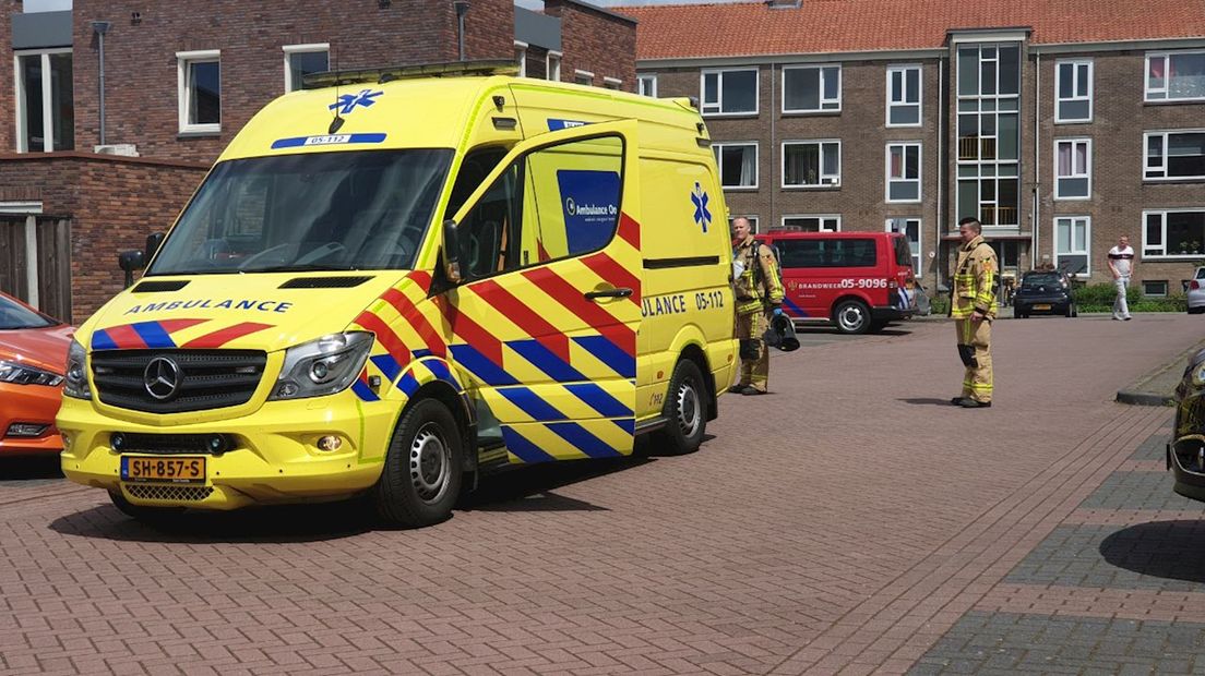 Brand in woongroep Enschede: slachtoffer met spoed naar ziekenhuis