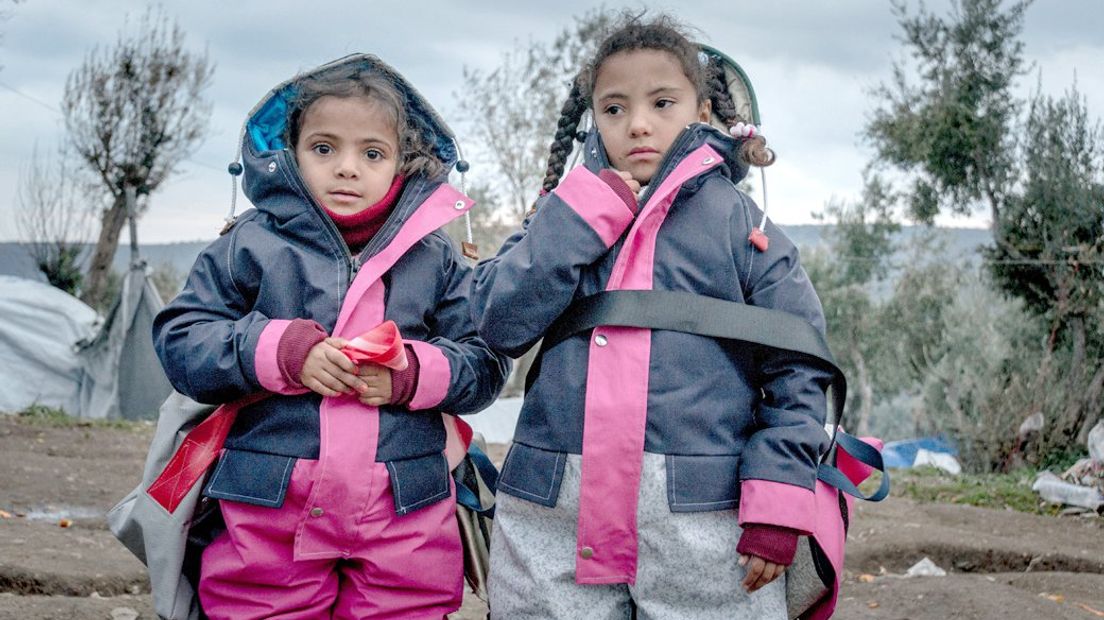 Kinderen in sheltersuits op Lesbos 