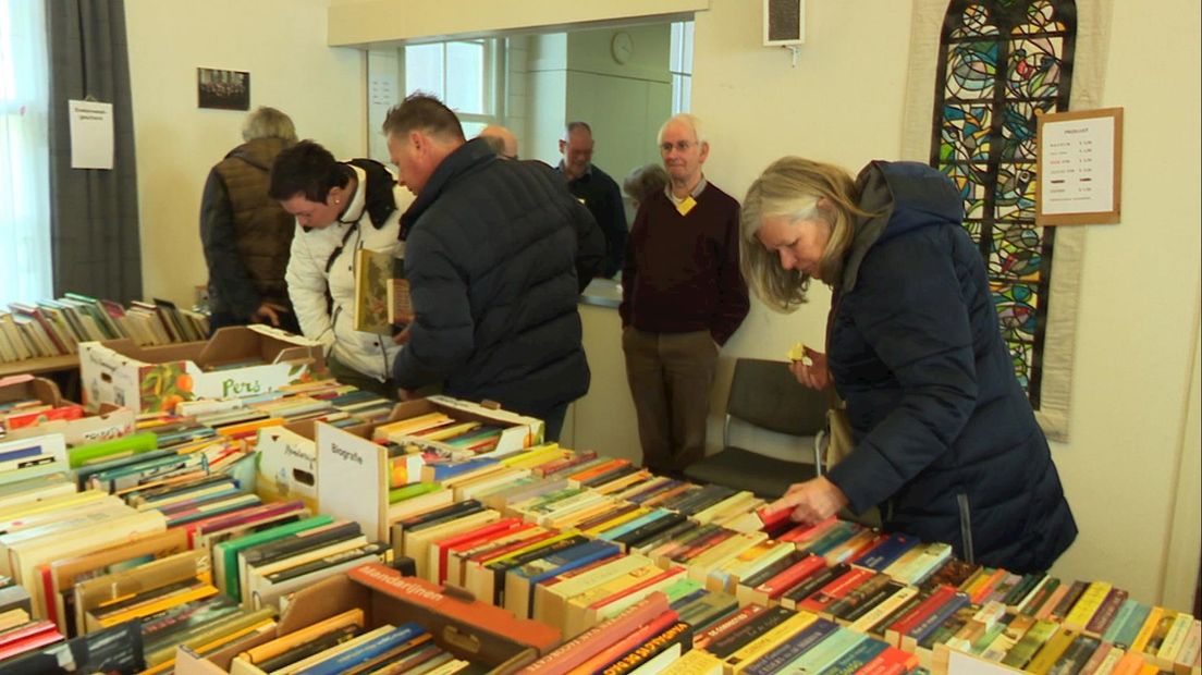 25ste boekenmarkt levert vijfduizend euro op voor Oude Kerk Delden