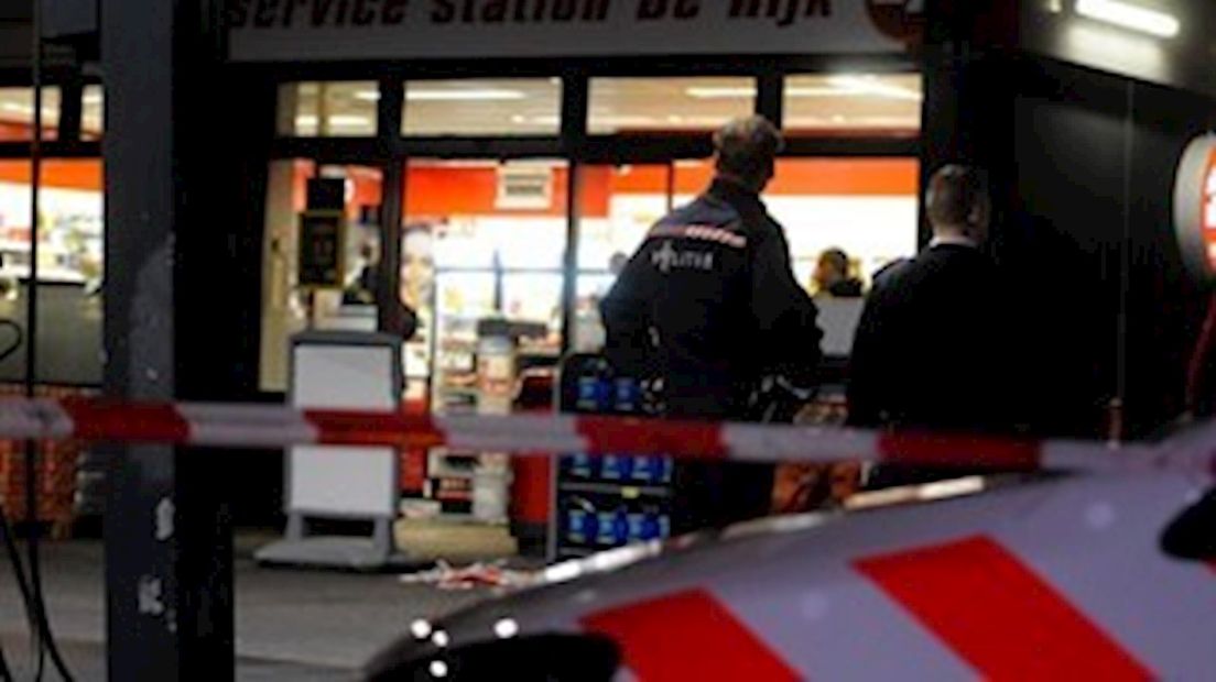 Politie onderzoekt tankstation na overval