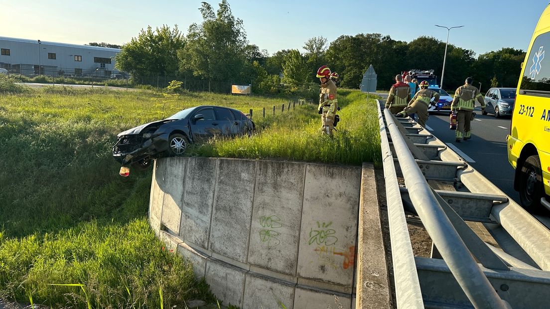 “Police Arrest Trio Found Hiding in Bushes After Car Accident with Drugs and Pepper Spray”