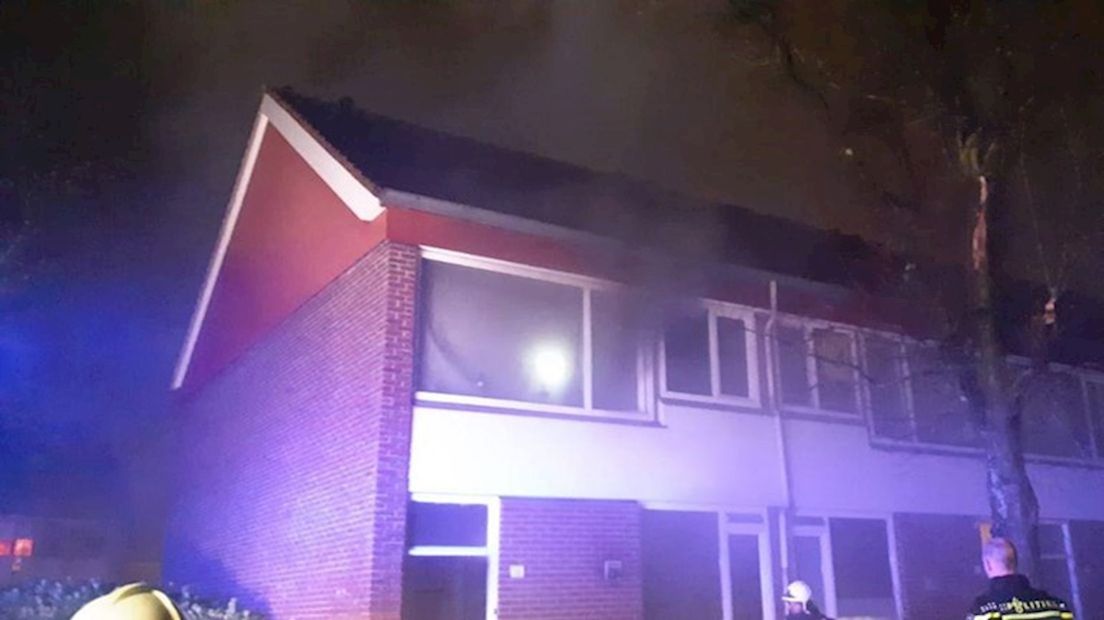 Politie vermoedt dat vuurwerkgooier woningbrand in Enschede veroorzaakte