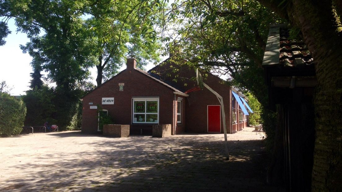 Het sxchoolgebouw De Holm in Den Andel