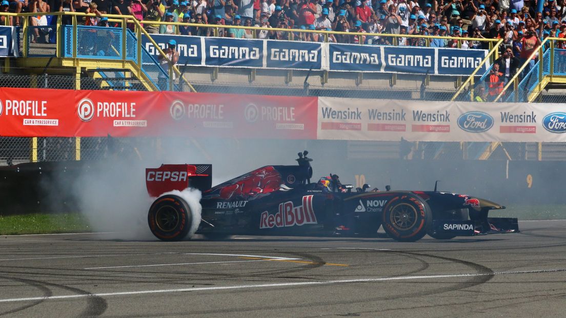 Max Verstappen in actie op het TT-circuit (foto Herman van Oost)