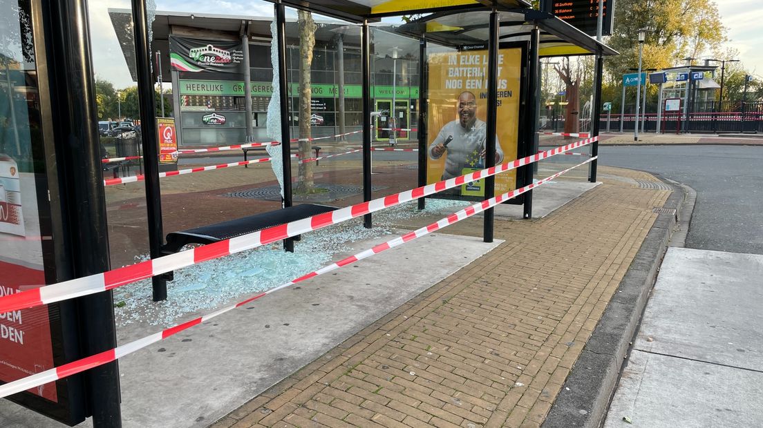 Afzetlint bij een vernield wachthokje