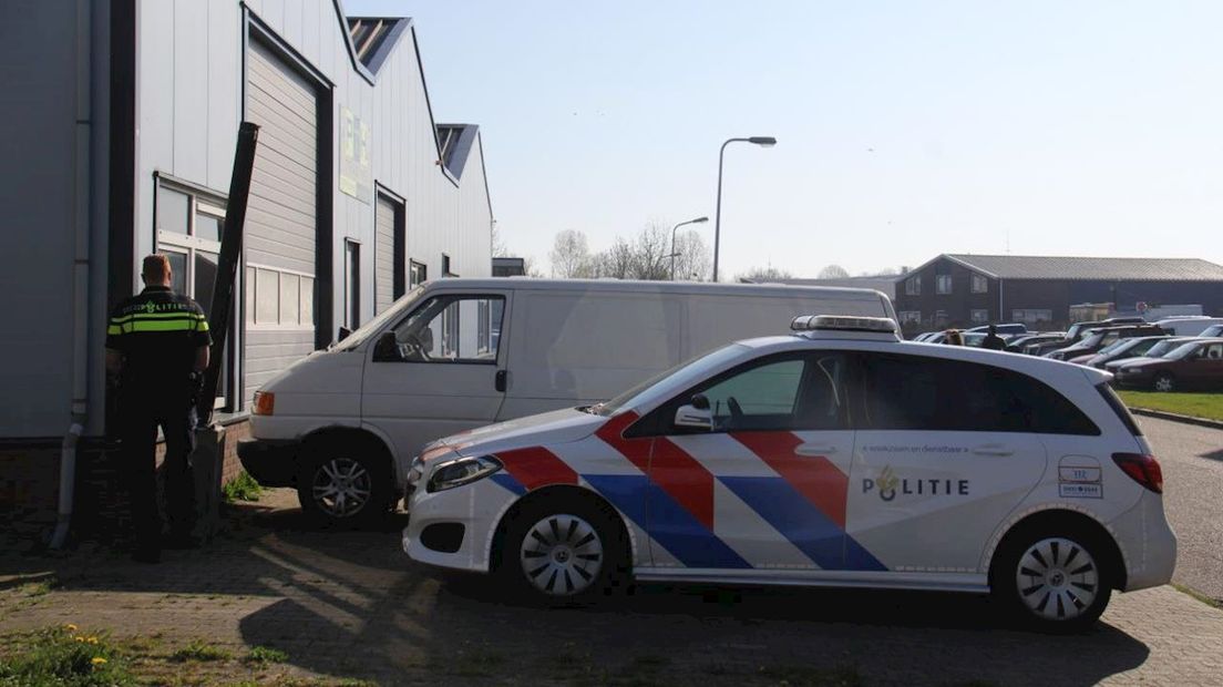Politie-inval bij bedrijf in Steenwijk