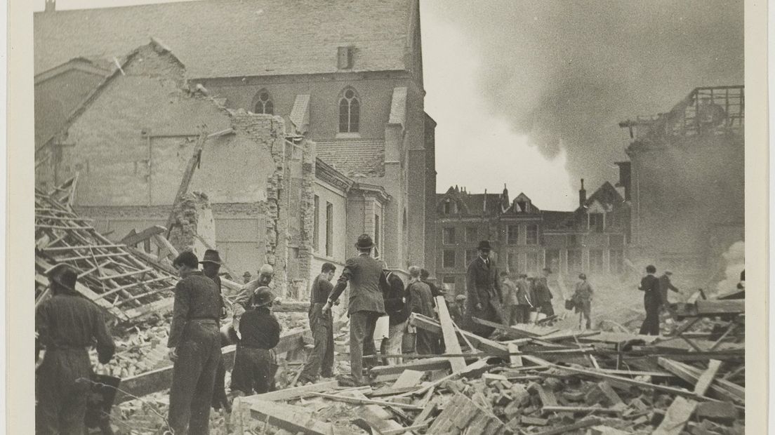Geallieerde bommen slaan een gapend gat in het hart van Zutphen