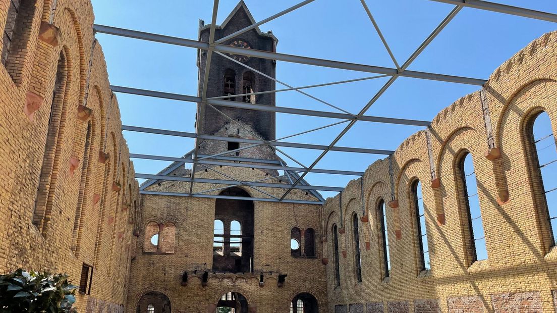 Hoogmade krijgt nieuwe kerk na brand: 'Die torenspits komt zeker terug' - Omroep West