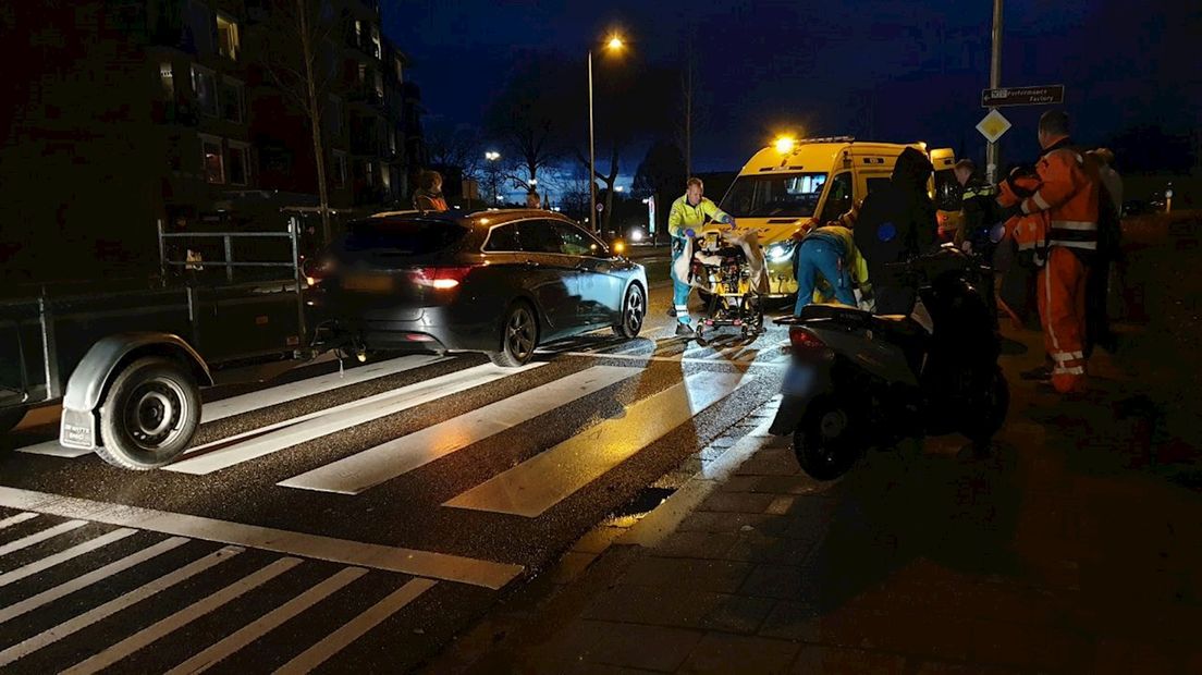 De voetganger is per ambulance naar het ziekenhuis gebracht