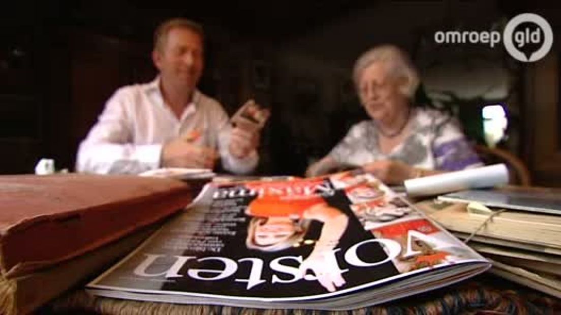 Elke week koopt Miep Wolfhagen trouw haar Point de Vue et Images bij de boekhandel.