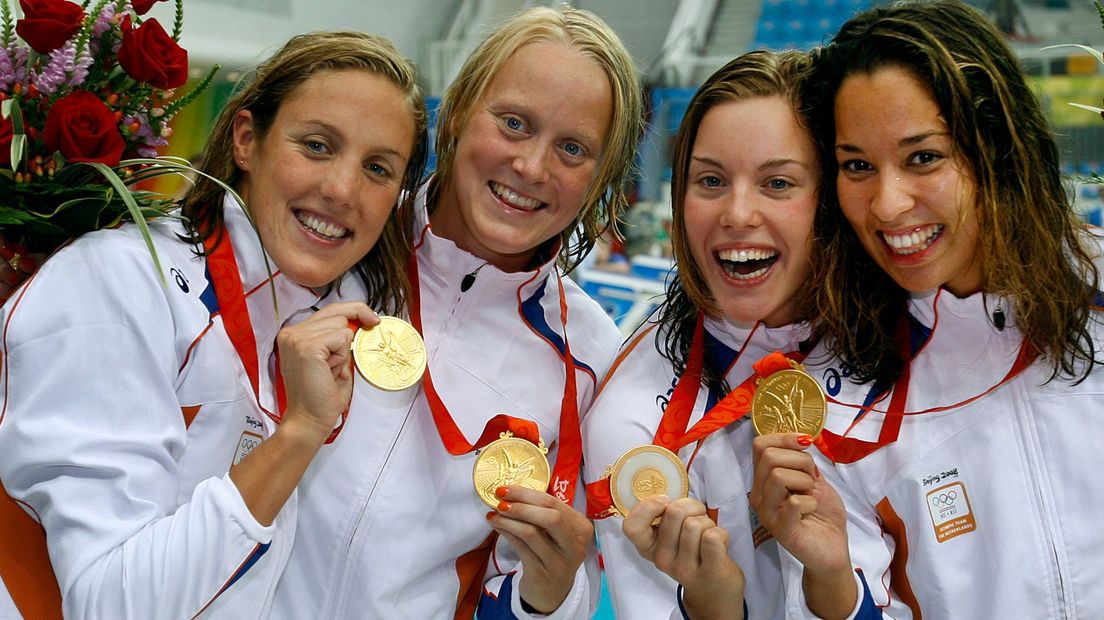 Veldhuis, Dekker, Heemskerk en Kromowidjojo vieren het winnen van hun gouden medailles op de spelen van 2008