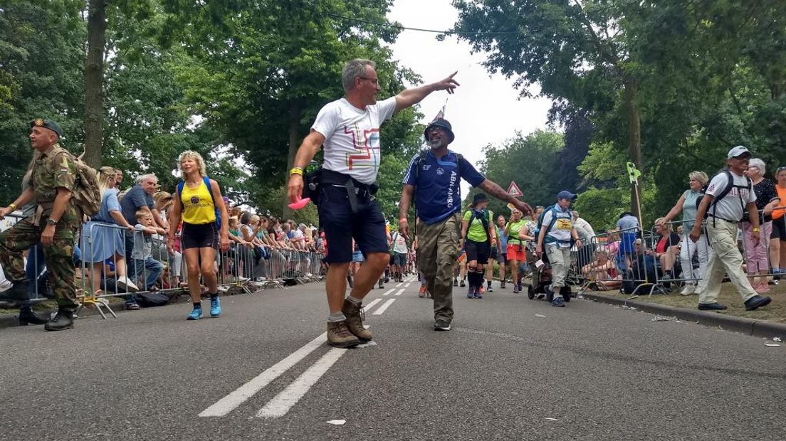 De wandelaars hebben de bergetappe van de Vierdaagse achter de rug, met de Zevenheuvelenweg als grootste hindernis. De route bracht hen onder meer naar Groesbeek, Malden en een flink stuk van Limburg. Lees hier terug wat er allemaal gebeurde!