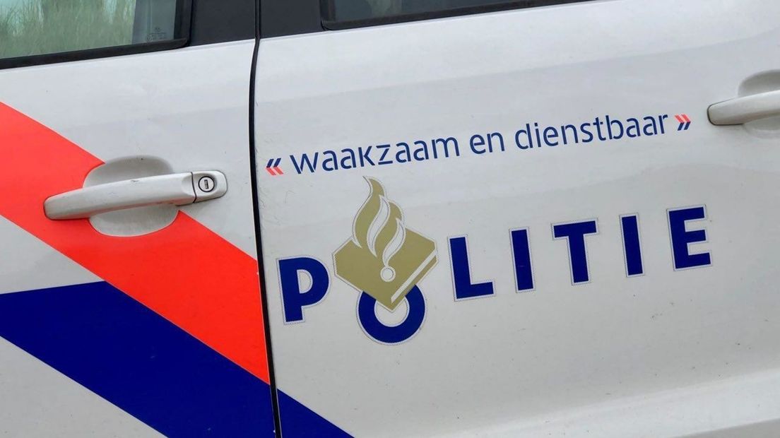 De politie reed eerst met een rondgang door Annerveenschekanaal. (Rechten: Archief RTV Drenthe)