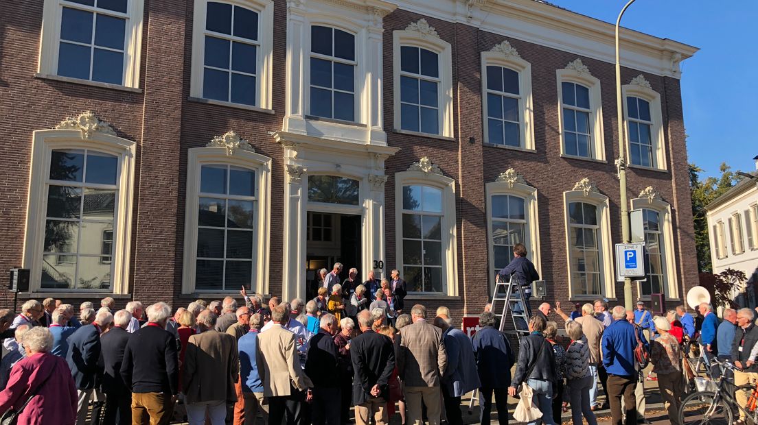 Zo'n 240 oud-leerlingen komen op de reünie af (Rechten: Rego Meijer/RTV Drenthe)