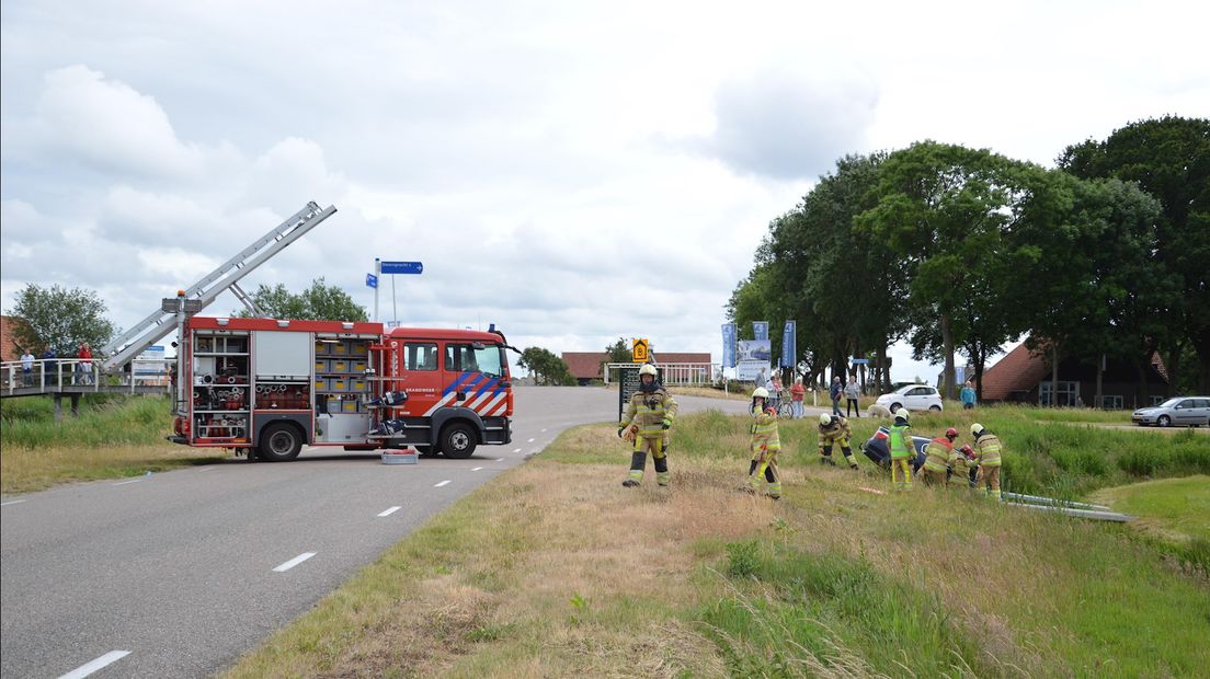 Auto in de sloot bij Giethoorn