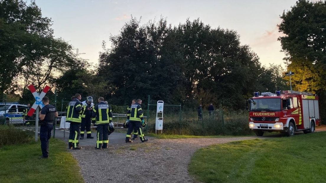 Hulpdiensten bij het ongeluk in Bunde