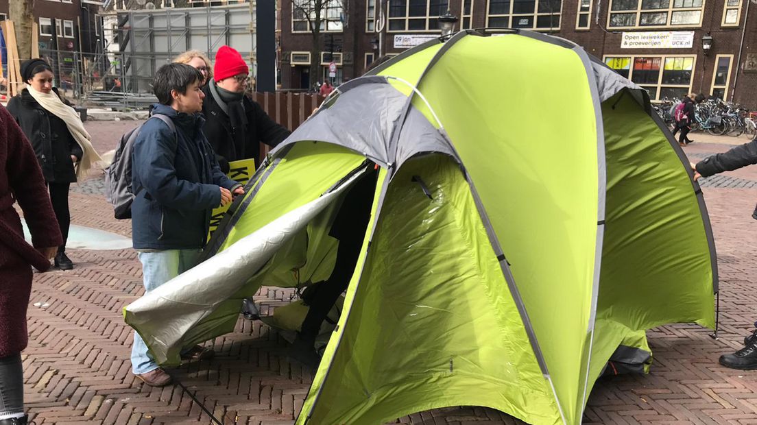 In Utrecht waaide een tent van Amnesty International kapot