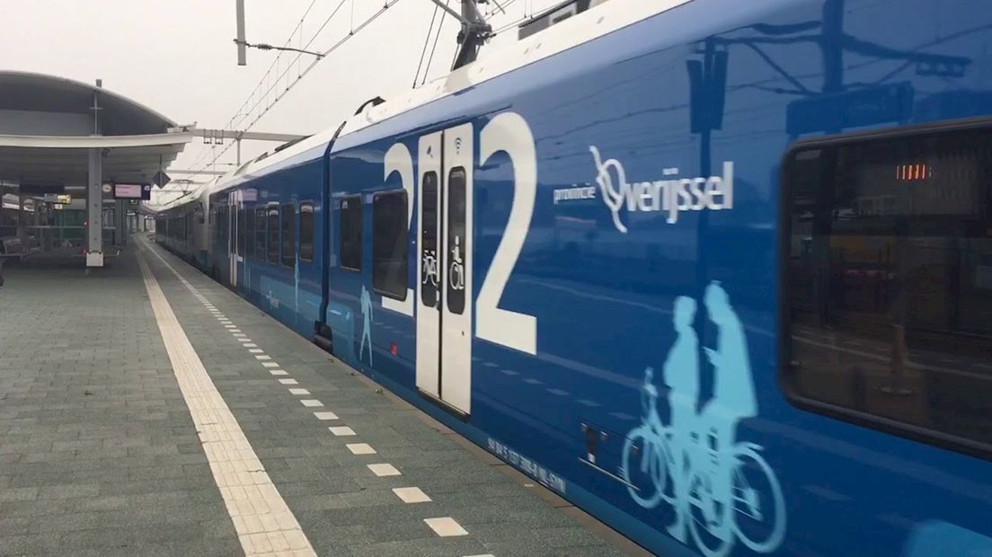 Plaatselijk Belang Heino aan provincie: "Twee treinstellen op overvol traject Enschede - Zwolle"