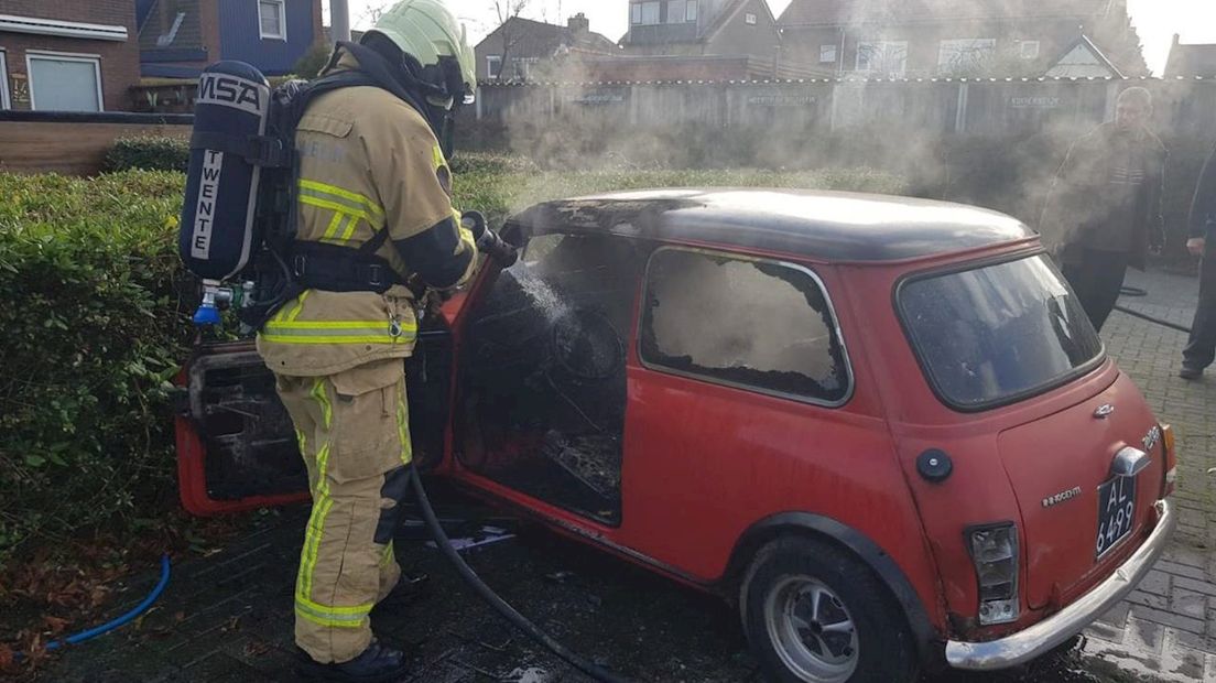 Auto in brand in Glanerbrug