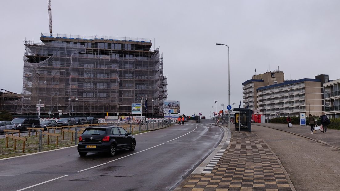 De Kijkduinsestraat. Hier moet de entree naar de ondergrondse garages komen.