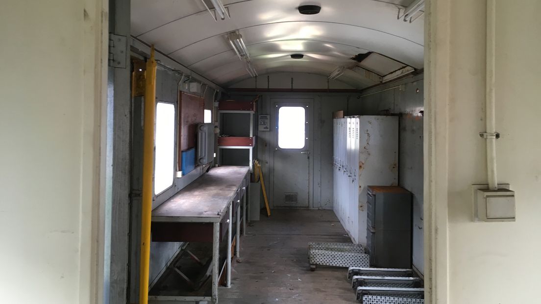 Het interieur van de wagon.