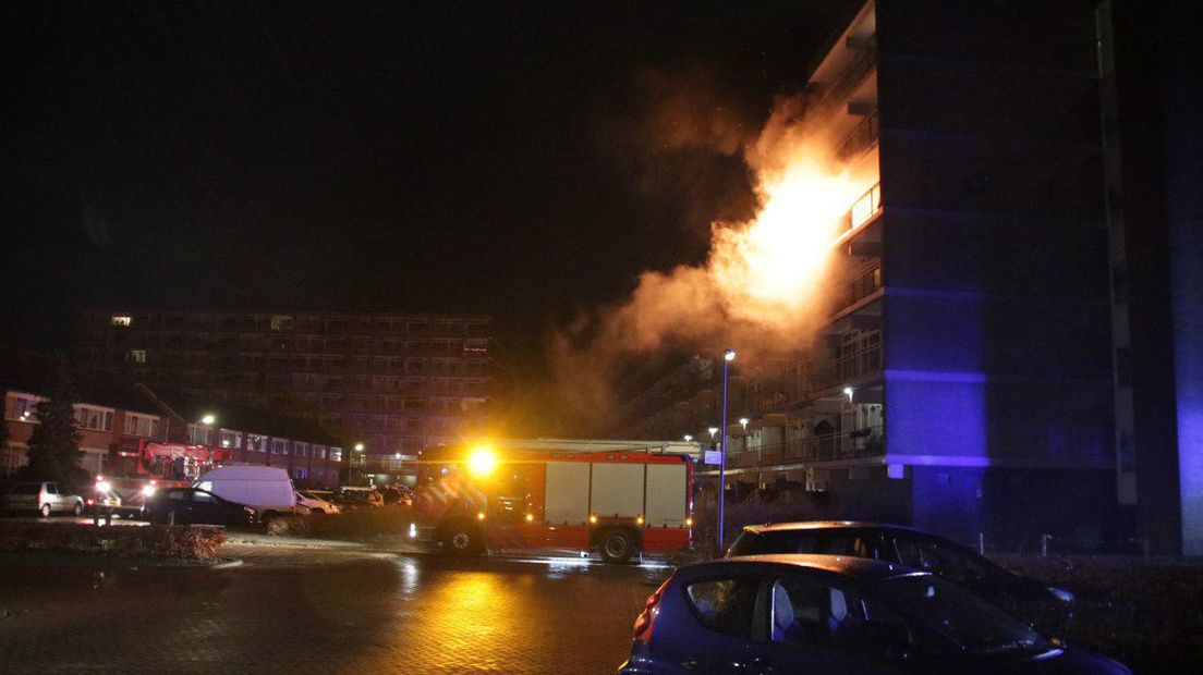 Brand in een woning aan de Zuiderlaan in Meppel (Rechten: Van Oost Media)