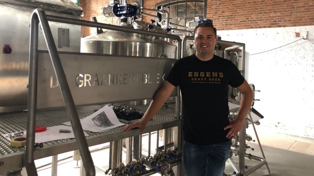 Martijn Eggens in zijn nieuwe brouwerij in Bad Nieuweschans