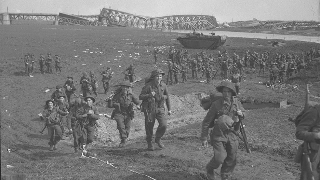 De Canadezen vlak vlak na de oversteek van Westervoort naar Arnhem.