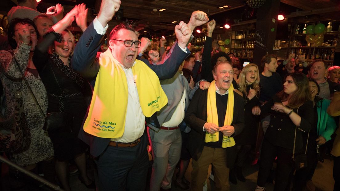 Richard de Mos viert in 2018 zege met partijgenoten