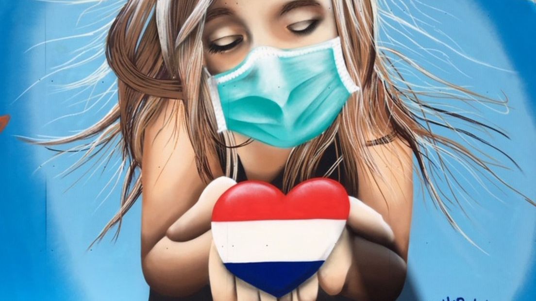 Street-art op de bouwschutting bij het voormalig postkantoor in Den Haag