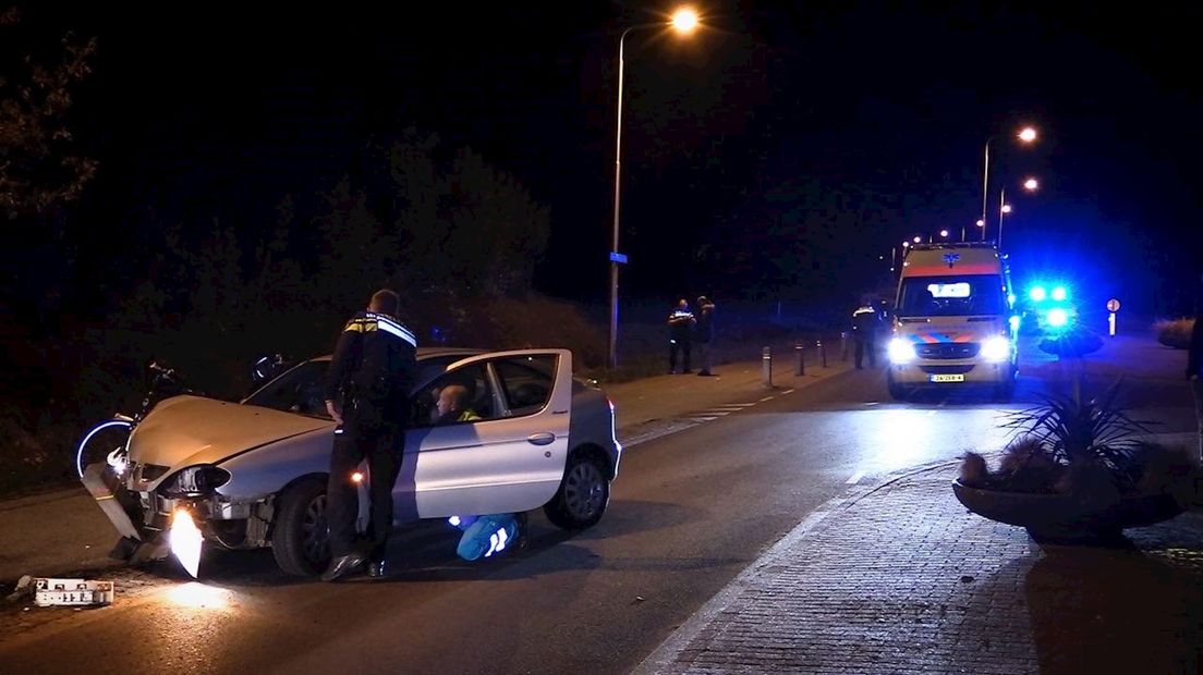 Dronken automobilist naar het ziekenhuis na aanrijding in Ootmarsum