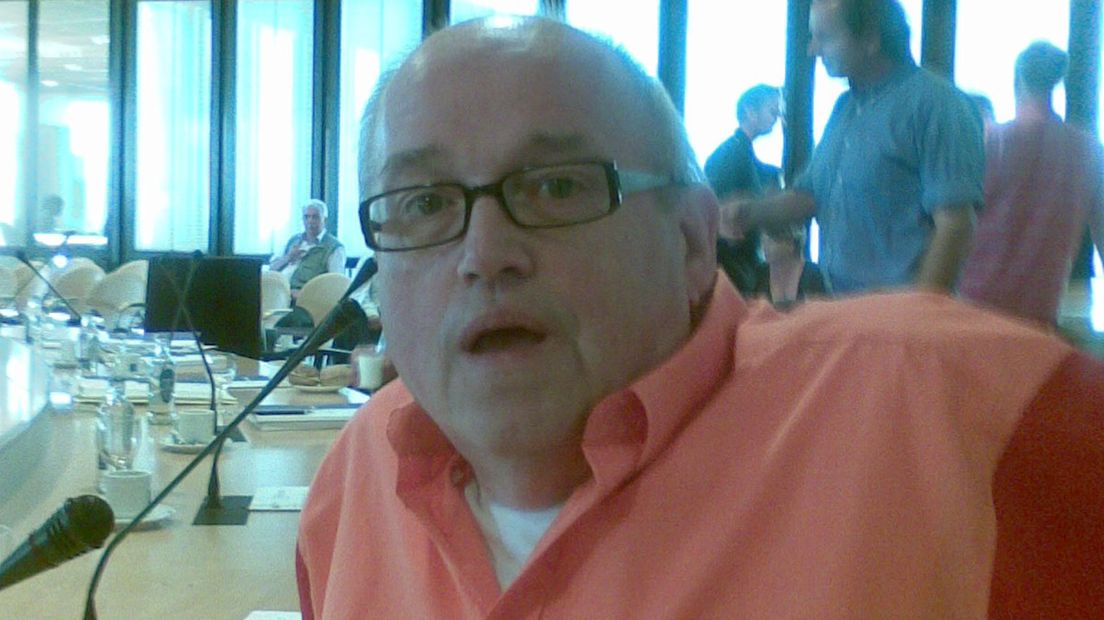 Het enige aanwezige VVD-raadslid G. van der Kooy..