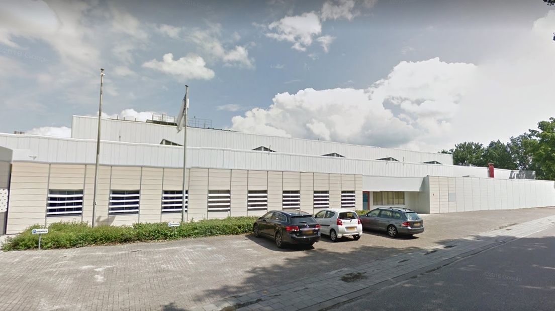 Raambedekkings- en bouwbedrijf Hunter Douglas wil de gevelplatenfabriek in Leek sluiten.