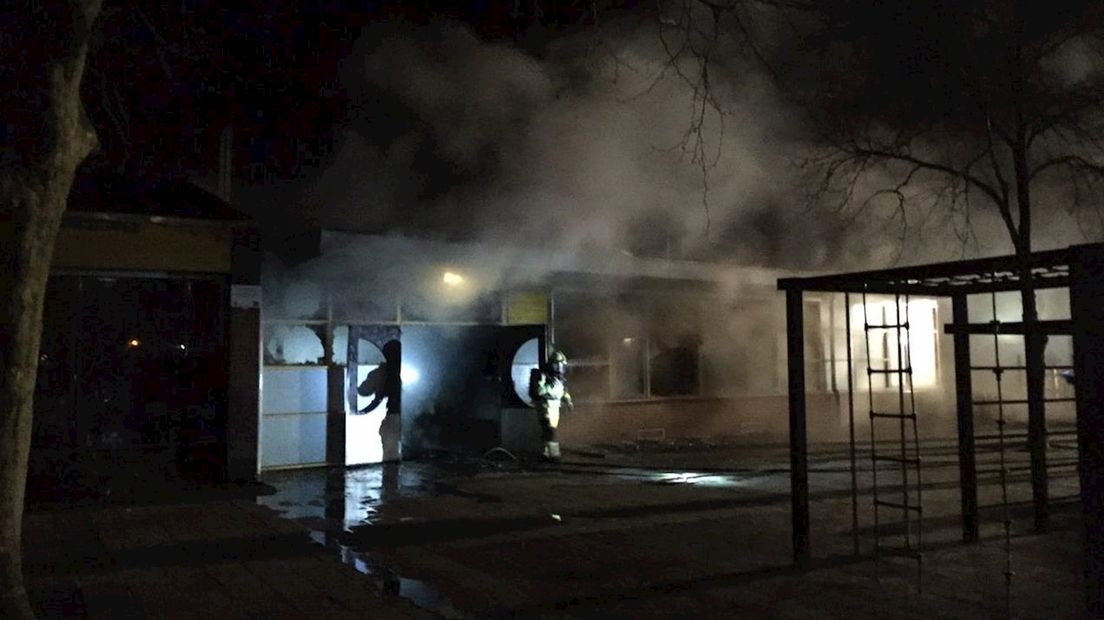 Een grote brand op een basisschool in Zwolle vanavond