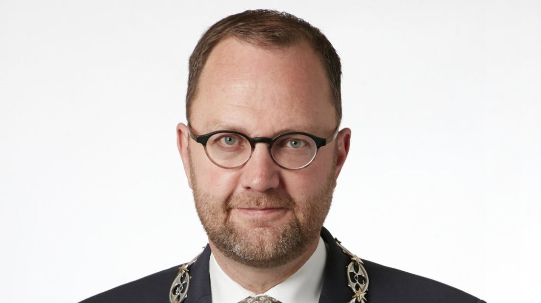 Burgemeester Milo Schoenmaker van Gouda.
