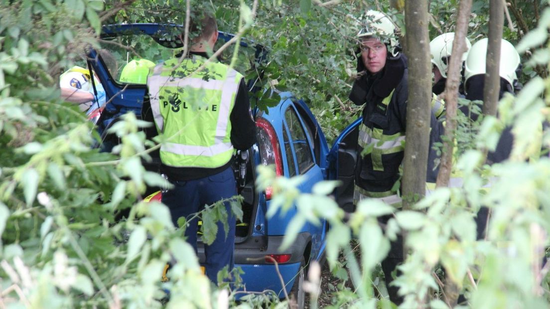 Auto van de weg geraakt bij Staphorst