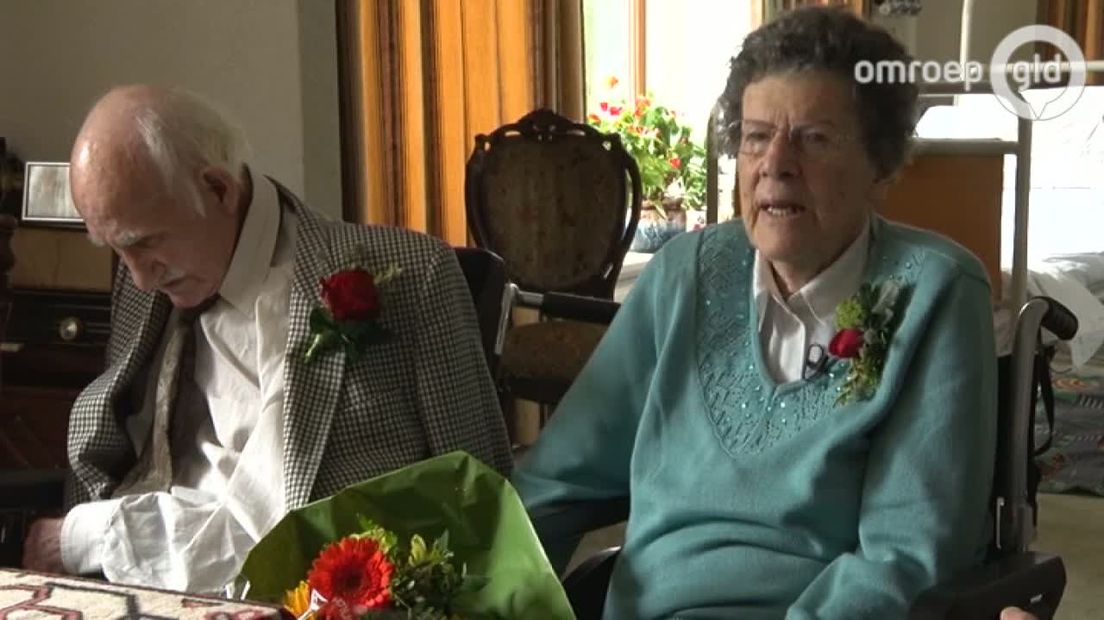 Hoe kun je het 70 jaar met elkaar uit houden? Het echtpaar Talsma uit Zoelen viert vandaag haar platina huwelijk; maar liefst zeven decennia zijn ze getrouwd. En ze zijn nog altijd verzot op elkaar.