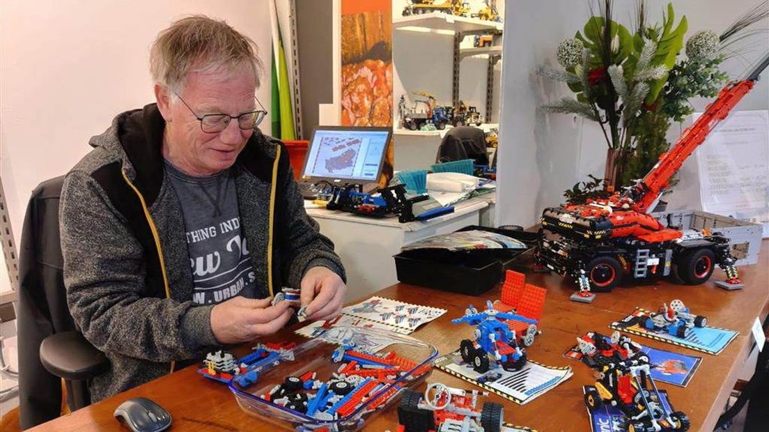 Jan Finkenflügel uit Gendringen toont zijn fascinatie voor Lego Technic.