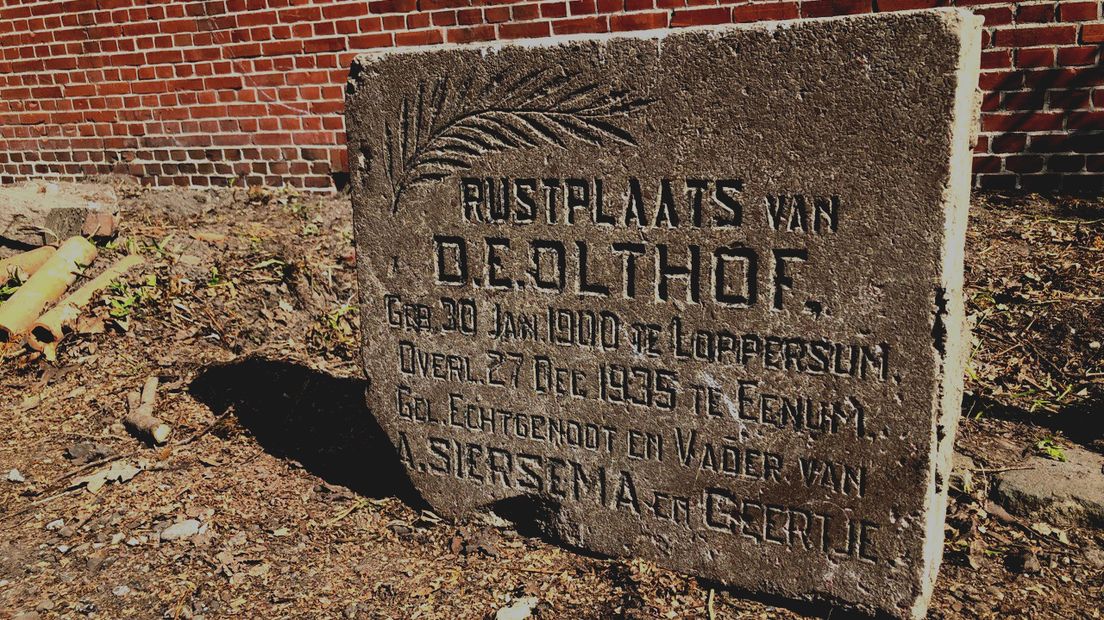 Grafsteen uit Loppersum duikt op in Uithuizermeeden - RTV Noord