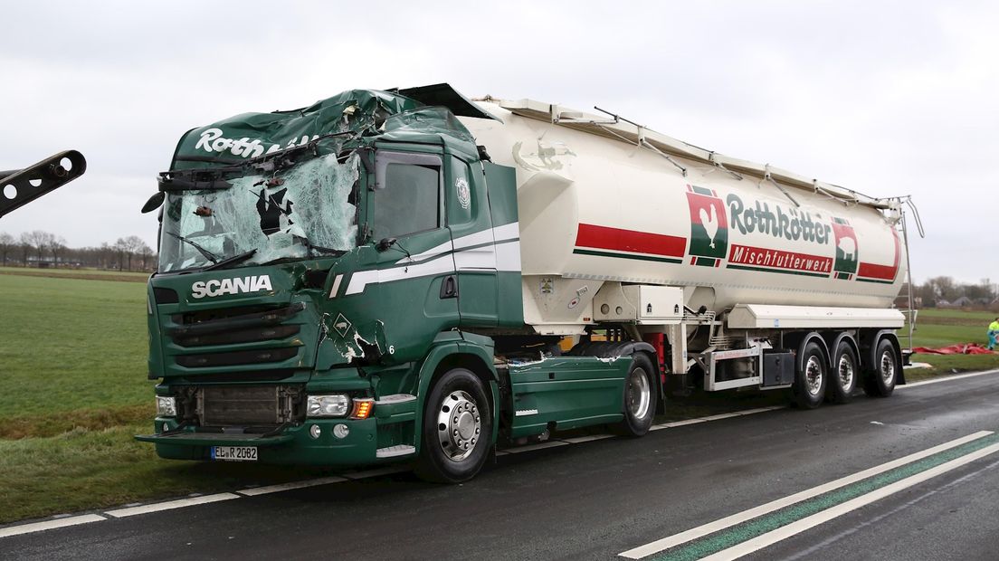 Cabine andere vrachtwagen beschadigd