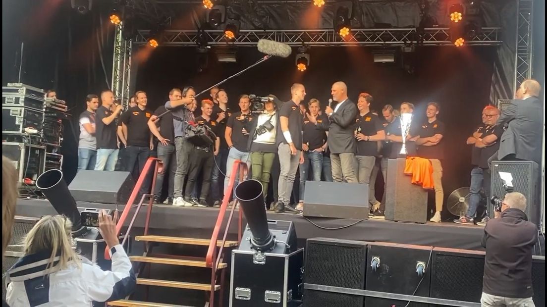 Alsnog huldiging voor KVV Losser 3 na huifkardrama
