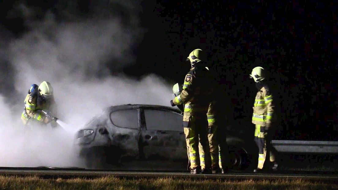 Een autobrand op de A28 bij Rouveen vanavond