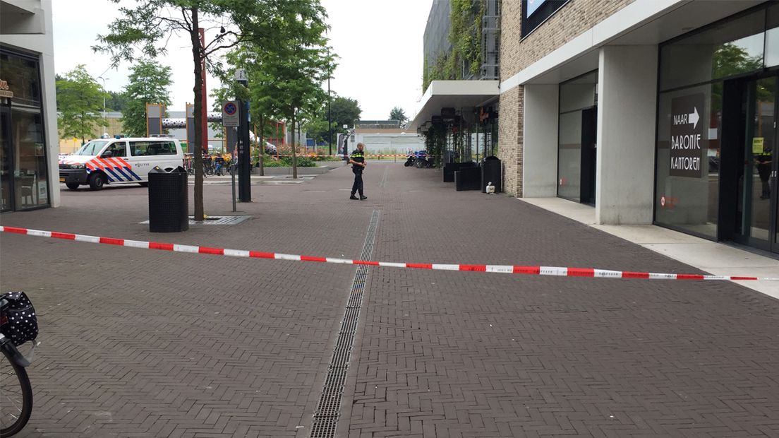 Winkelcentrum Baronie Alphen aan den Rijn tijdelijk afgezet Omroep West Winkelcentrum Baronie Alphen aan den Rijn tijdelijk afgezet Omroep West