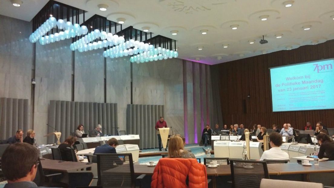Presikhaaf Bedrijven, de sociale werkvoorziening voor Arnhem en omgeving, moet één geheel blijven. Doordat het gemeentebestuur van Arnhem nu een eigen Werkbedrijf wil beginnen, is de gezamenlijkheid doorbroken. Dat zei Dick de Jong, voorzitter van de ondernemingsraad, maandagavond bij een gemeenteraadsbijeenkomst over de toekomst van Presikhaaf Bedrijven.