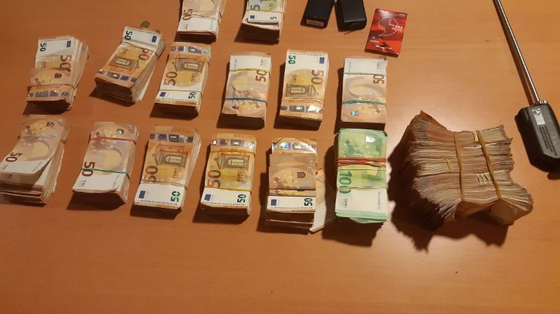 Politie vindt 2 ton in geheime ruimte auto: 'Man werd steeds zenuwachtiger' - RTV Utrecht