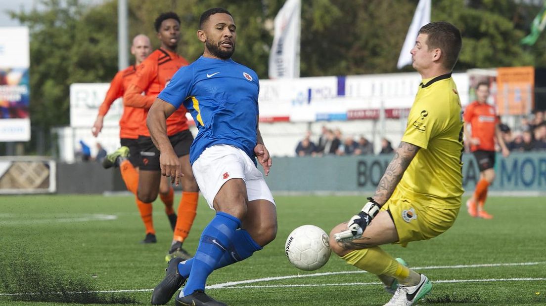 Raily Ignacio (AFC) maakt de 1-0 tegen Katwijk.