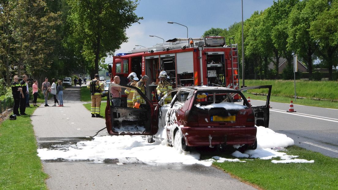 Auto verwoest door brand in De Krim