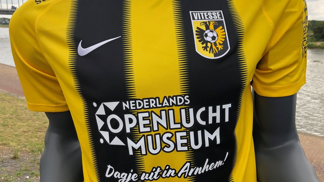 Het Nederlands Openluchtmuseum en Burgers' Zoo prijken dit seizoen als hoofdsponsoren op de shirts van Vitesse, onder het motto 'een dagje uit in Arnhem'.