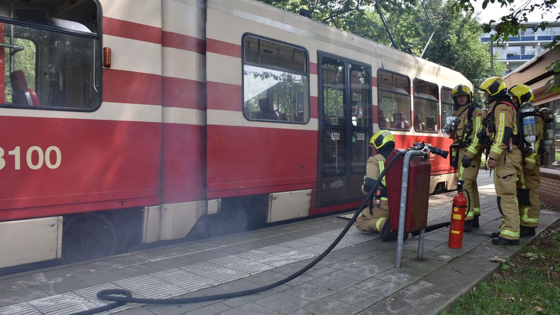 Rookontwikkeling in tram HTM bij eindpunt Leidschendam