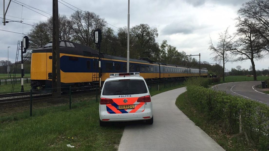 Trein staat stil na aanrijding
